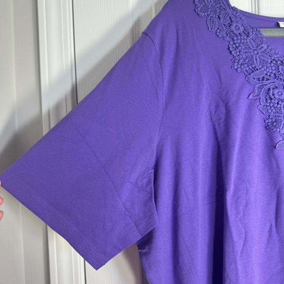NWOT. Susan Graver v-neck tee size 3X with floral lace trim. purple top - Picture 5 of 7